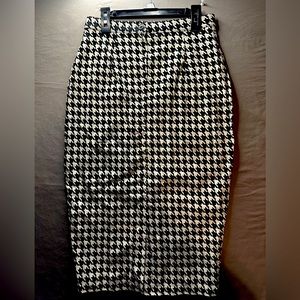 Dixie fried skirts, black-and-white size medium very stretchy fits like a glove.